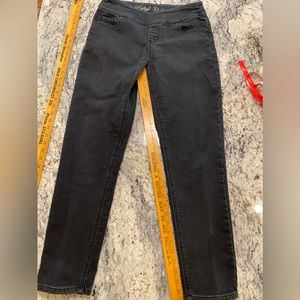 Ethyl Classic, Comfortable Flattering Black Wash Denim Jean , size 6  281/2”Long